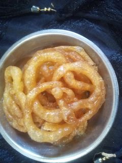 जलेबी (jalebi recipe in Hindi) रेसिपी मुख्य फोटो