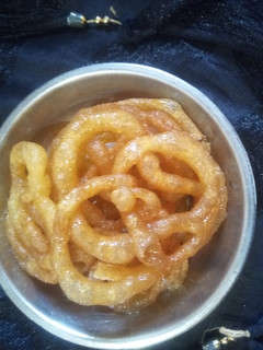 जलेबी (jalebi recipe in Hindi) रेसिपी मुख्य फोटो