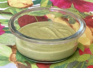 Una foto de Puré o papilla de pescado con verduras para bebés (hecha con caldo de pescado casero)