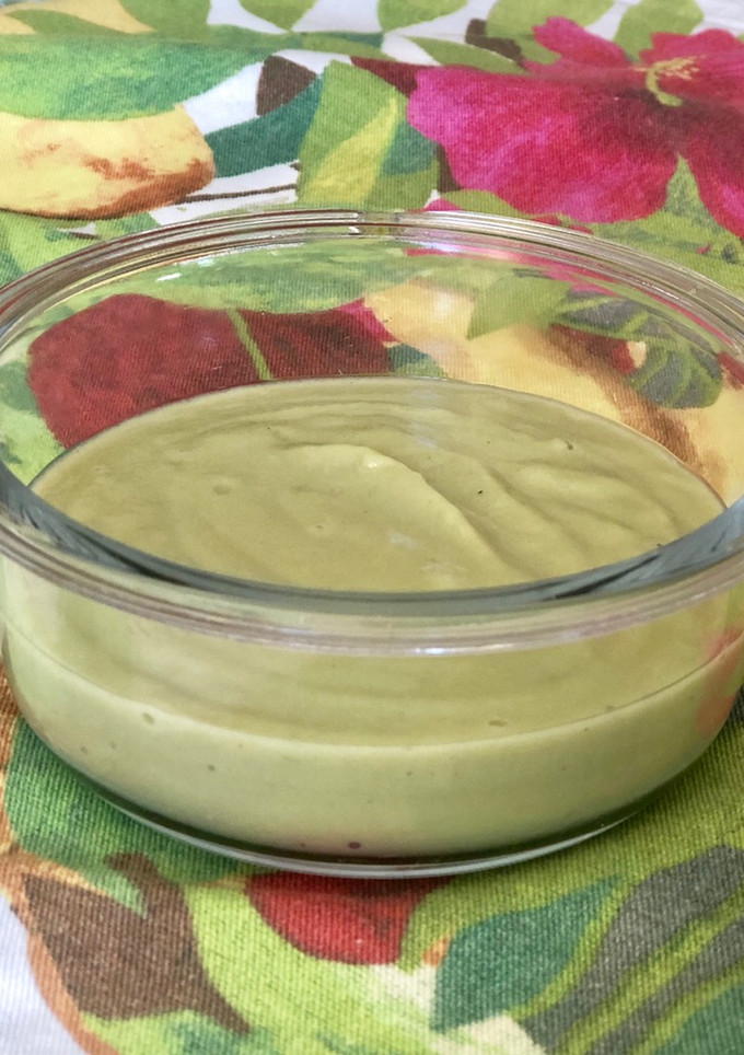 Una foto de Puré o papilla de pescado con verduras para bebés (hecha con caldo de pescado casero)