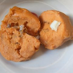 A picture of Steamed Moi Moi.