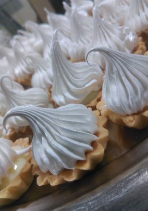 Una foto de Mini pie de limón