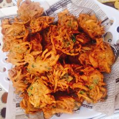 Crispy crunchy alu pakoray A picture of Crispy crunchy alu pakoray.