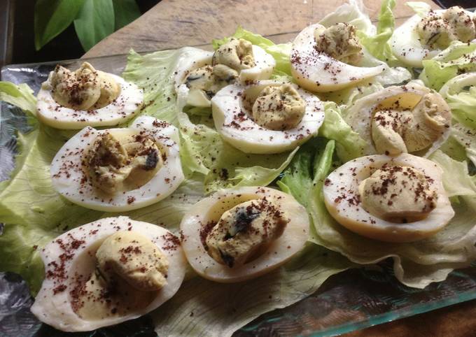 Devilled eggs with a sprinkling of sumac