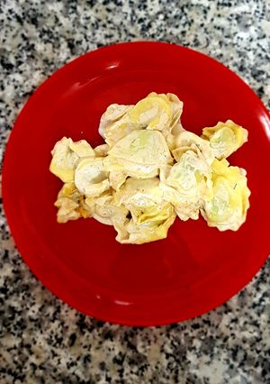 Una foto de Tortellini de Espinaca y Ricota con Salsa de Frutosecos y Quesos