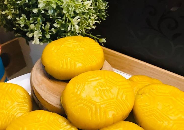 Langkah Mudah untuk Menyiapkan Kue Ku” labu kuning Anti Gagal