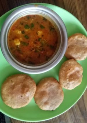 मूंग दाल कचौड़ी विथ आलू सब्जी  (moong dal kachodi with aloo sabzi recipe in Hindi) रेसिपी मुख्य फोटो