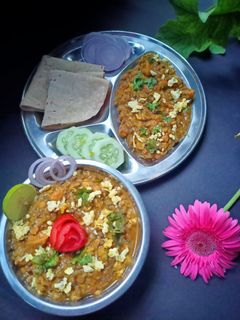 এগ - চিকেন তড়কা (Egg - chicken tadka recipe in Bengali) রেসিপির প্রধান ছবি