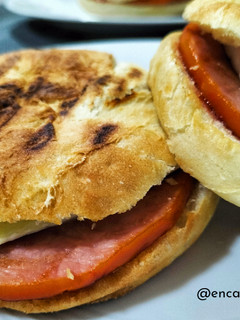 Foto principal de Redonditos de lomo adobado y queso brie
