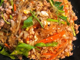 ผัดวุ้นเส้นหมูสับ