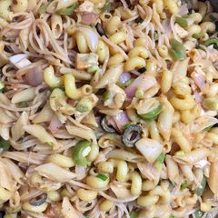 A picture of Chicken veggie pasta &nodles mix👌😋😋😋.