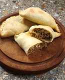 Empanadas criollas (morrón, cebolla, huevito duro, pasa de uva y aceitunas), con masa casera🥟