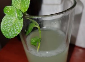 Una foto de Limonada Menta Jengibre