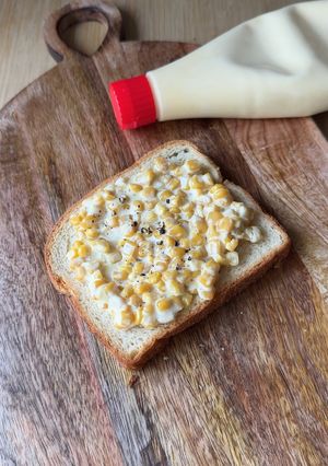 A picture of Corn Mayo Cheese Toast.