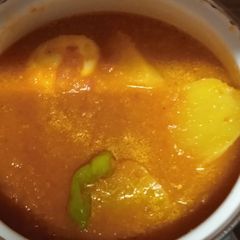 A picture of Andey Aloo salan.