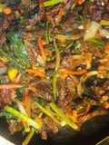 Palomilla Salteada con Vegetales