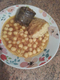 Una foto de Garbanzos con fideo, morcilla y relleno