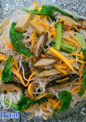 Hình của món Bún Gạo Lứt Xào Thập Cẩm Chay.