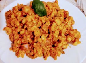 Tejszínes - gombapörkölt debrecenivel, nokedlivel 🍄🍄🍄 recept fotója