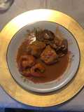 Rape en salsa de bogavante con gambones y almejas flambeado con ron