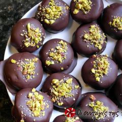 A picture of Kourabiedes with chocolate cover.