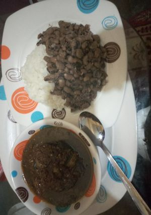 A picture of Adalu. (egbo ati ewa).