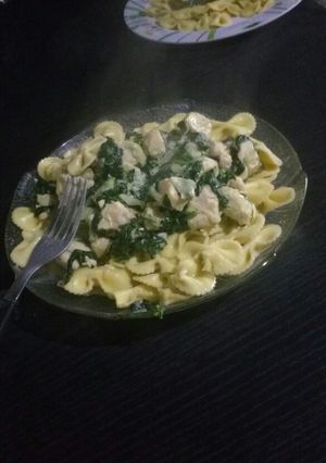 Una foto de Fideos con salsa ESPECIAL DE ESPINACA🍲