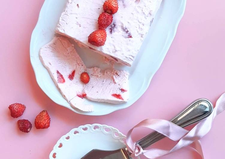 Semifreddo di fragole e fragoline