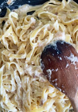 Une photo de Tagliatelles crème de parmesan et échalotes - Dorade rose citronnée