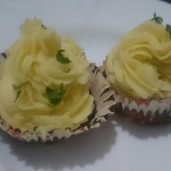 A picture of Meatloaf cupcake.