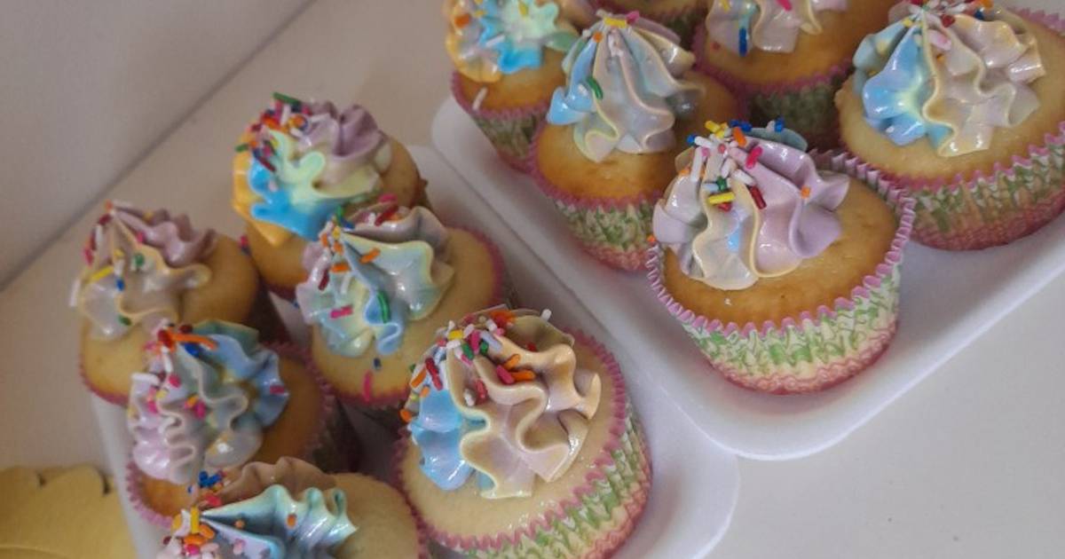 Cupcakes de Vainilla Súper ESPONJOSOS 🥰 Receta de Joselyn Benitez Cookpad