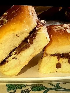 ચીઝ ચોકલેટ મસ્કા બન અમદાવાદ ફેમસ (Cheese Chocolate Maska Bun Ahmedabad Famous Recipe In Gujarati) રેસીપી મુખ્ય ફોટો