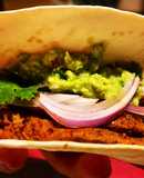Tacos de presa ibérica estilo pibil con cebolla, cilantro, lima,salsa chipotle y guacamole 🇲🇽