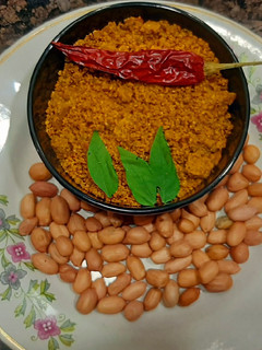 સીંગદાણા ની ડ્રાય ચટણી(Peanuts Dry Chutney Recipe in Gujarati) રેસીપી મુખ્ય ફોટો