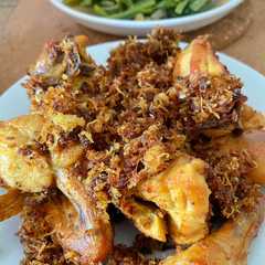 Ayam Goreng Serundeng রেসিপির প্রধান ছবি
