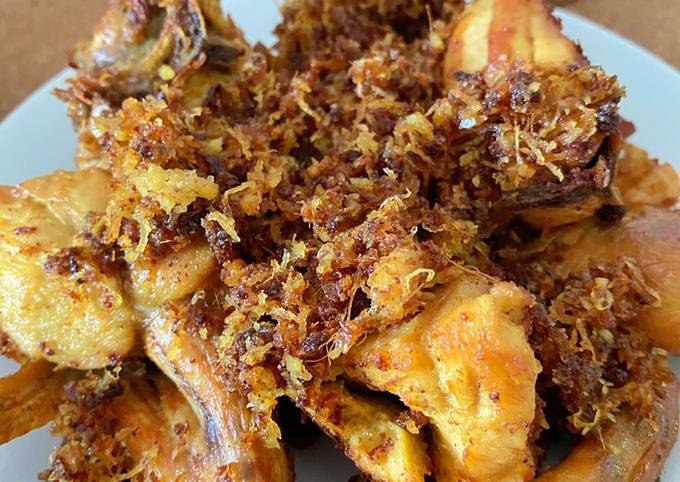 Bagaimana Menyiapkan Ayam Goreng Serundeng yang Enak