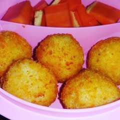 รูปของ Bola-bola nasi isi abon