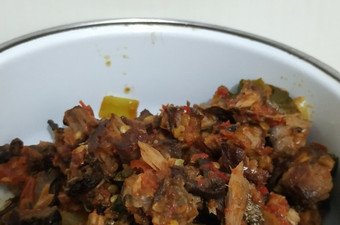 Bagaimana Membuat Cakalang suwir Garo Rica Rumahan