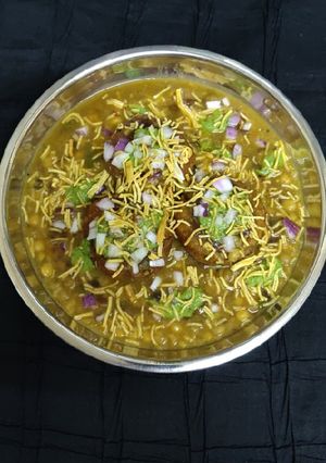 રગડા પેટીસ (Ragda Pattice Recipe In Gujarati) રેસીપી મુખ્ય ફોટો