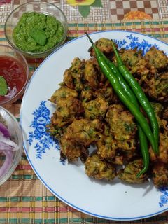 મેથીના ગોટા (Methi Gota Recipe In Gujarati) રેસીપી મુખ્ય ફોટો