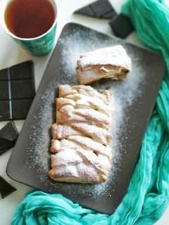 Una foto de Trenza de hojaldre y chocolate