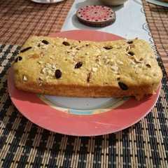 Una foto de Torta de banano con almendras y arándanos