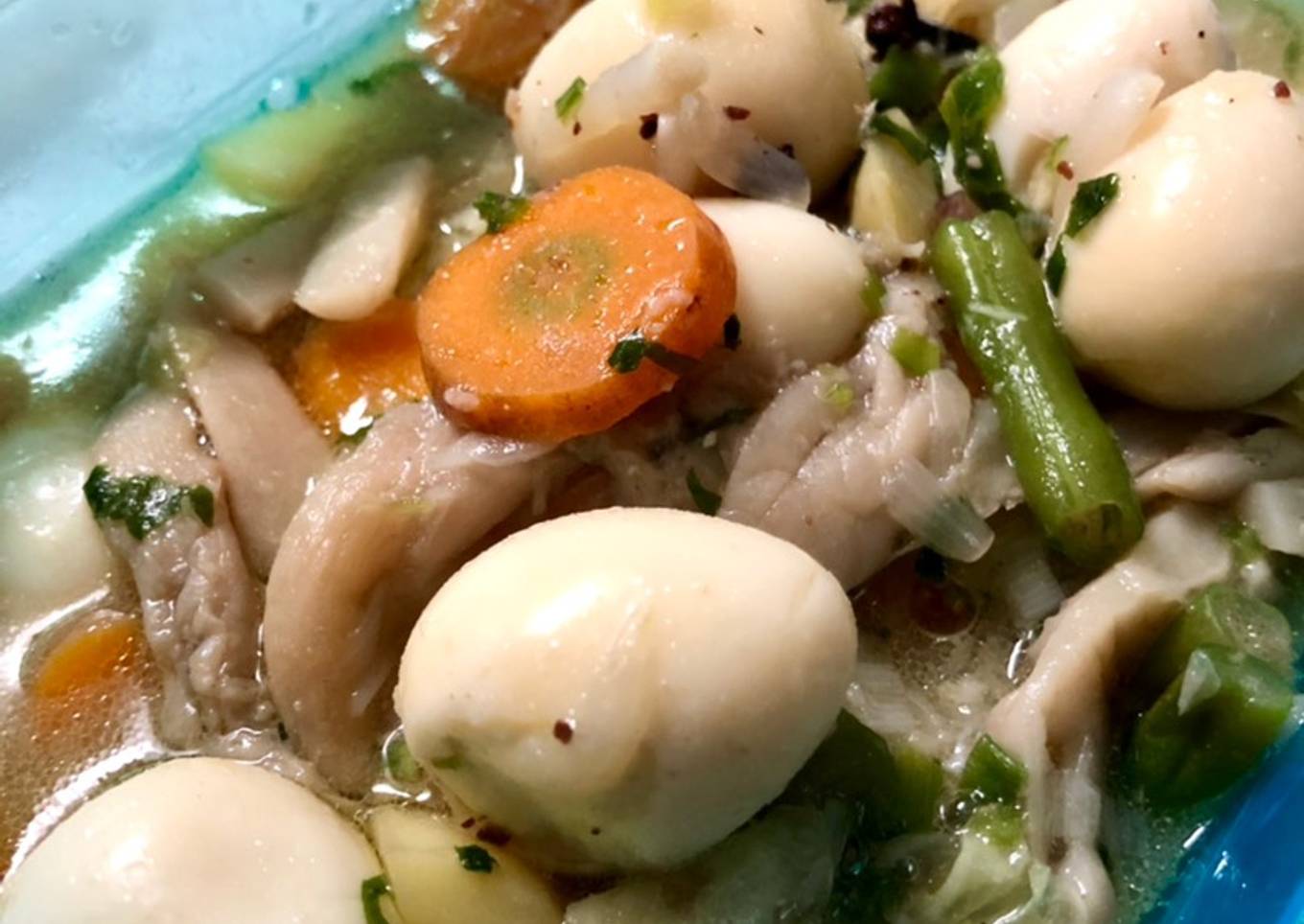 Sup jamur telur puyuh dengan sayuran