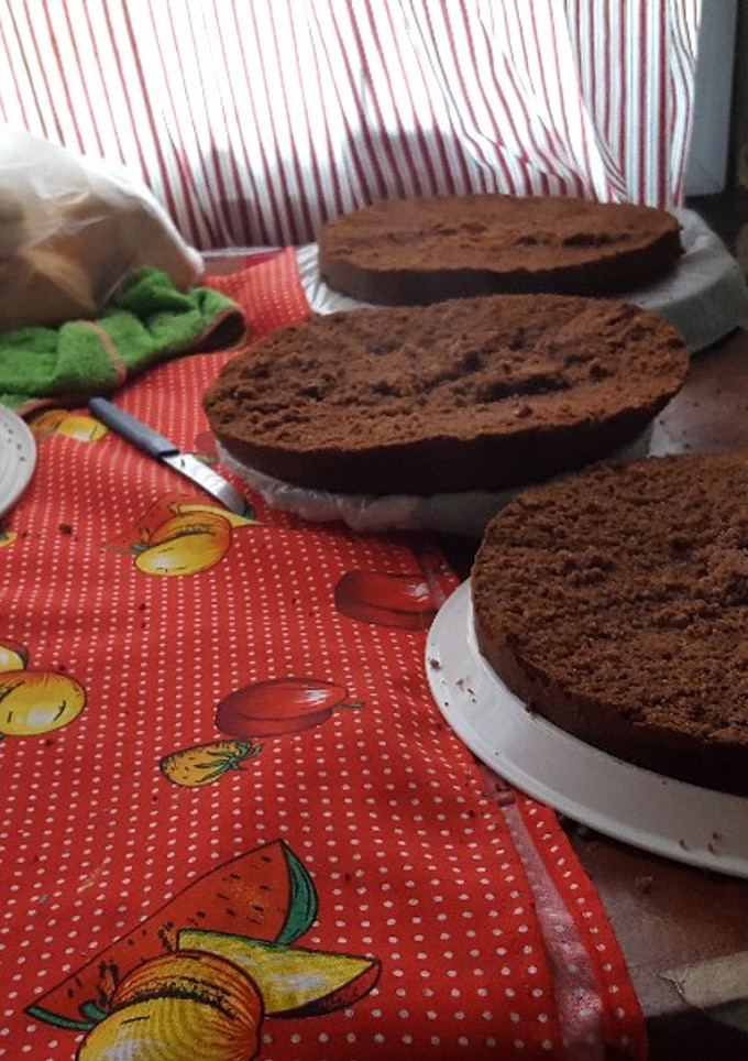Una foto de Bizcochuelo alto esponjoso de chocolate para hacer torta