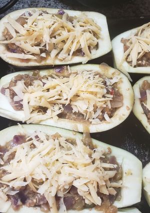 Una foto de Berenjenas rellenas de verduras y atún