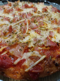 Una foto de Tortipizza de bacon y pavo