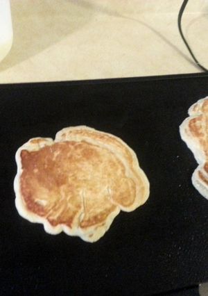 A picture of vegan banana pancakes.