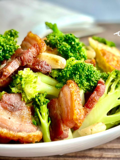 脆皮燒肉燴青花菜 的食譜成品照片