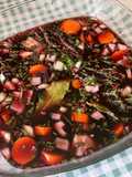 Marinade au vin rouge, carottes, herbes et épices
