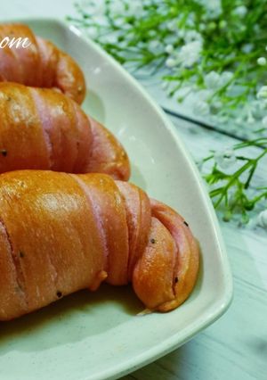 Hình của món Bánh sừng trâu/con cua từ thanh long.
